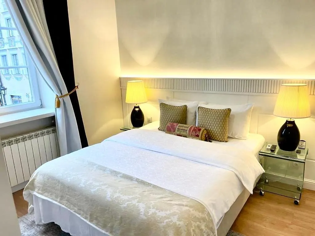 Luxury Apartments Mondrian Market Square III ワルシャワ 0*,  ポーランド