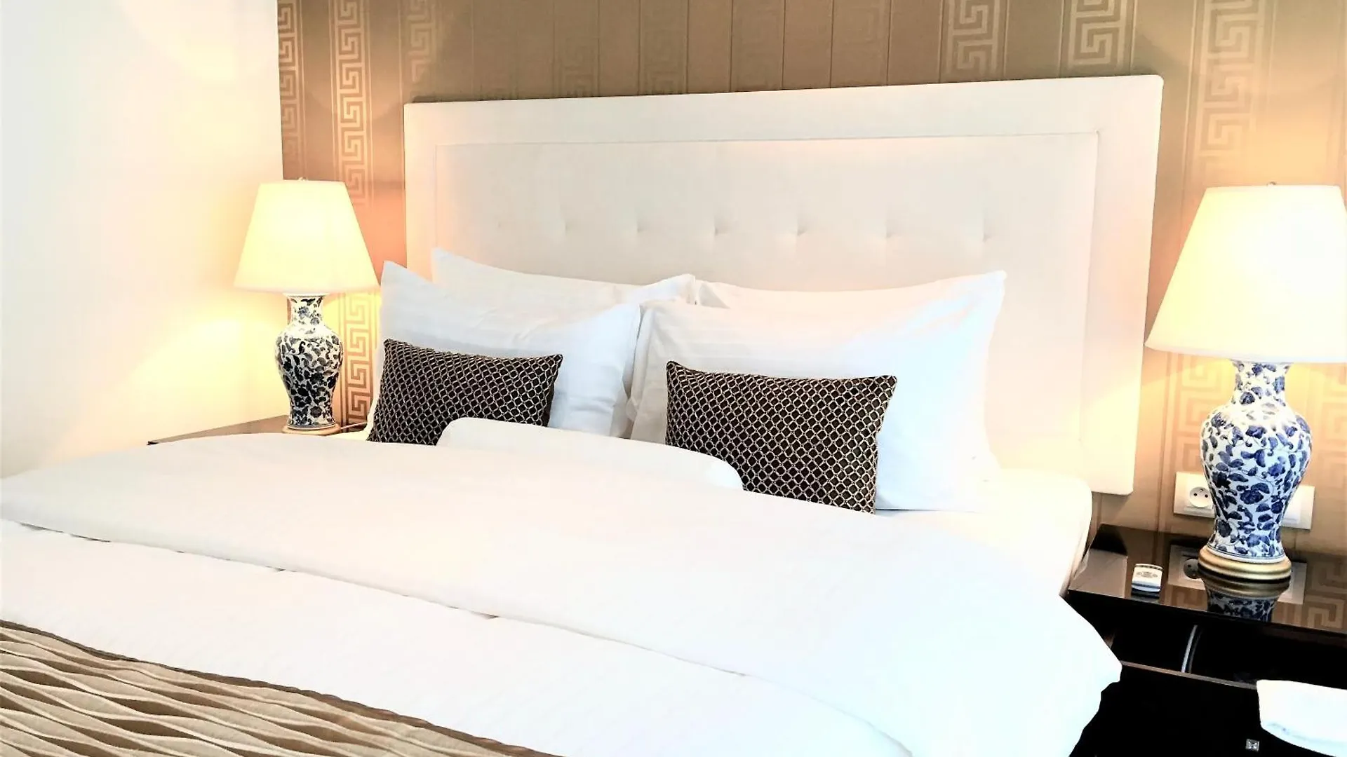 Luxury Apartments Mondrian Market Square III ワルシャワ
