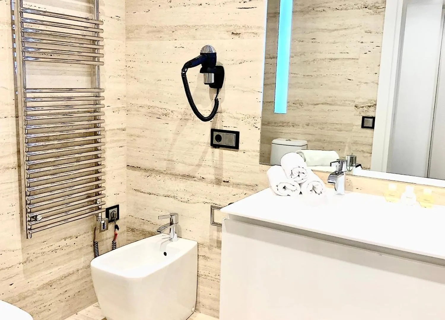 Luxury Apartments Mondrian Market Square III ワルシャワ