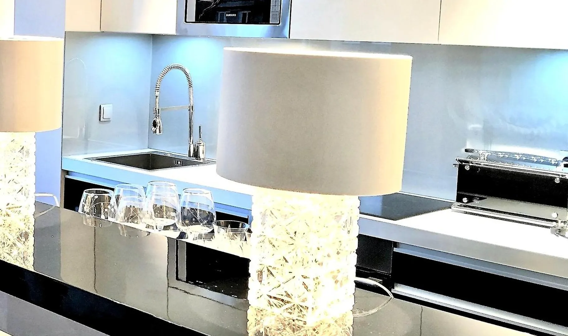 アパートホテル Luxury Apartments Mondrian Market Square III ワルシャワ
