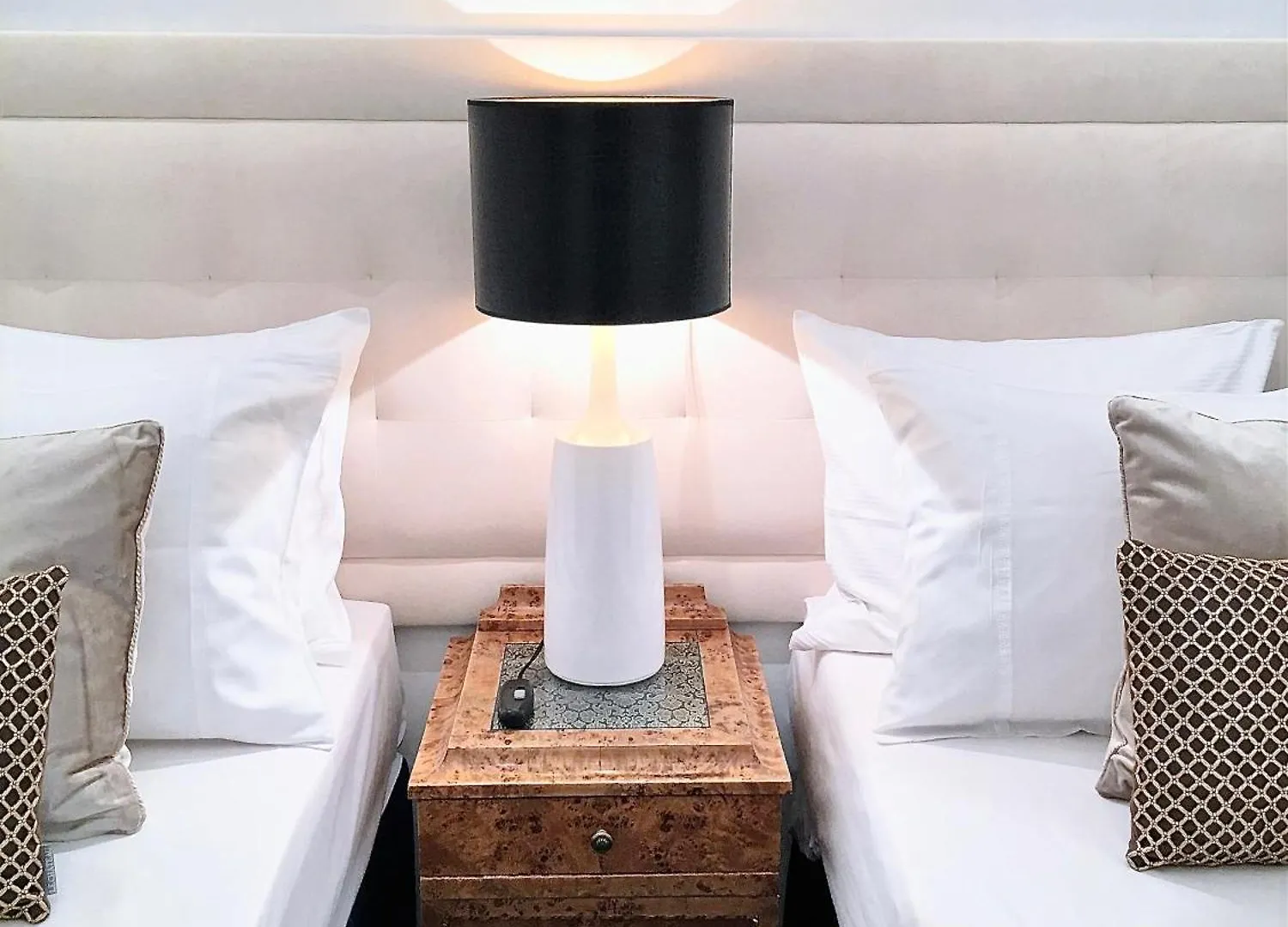 Luxury Apartments Mondrian Market Square III ワルシャワ アパートホテル