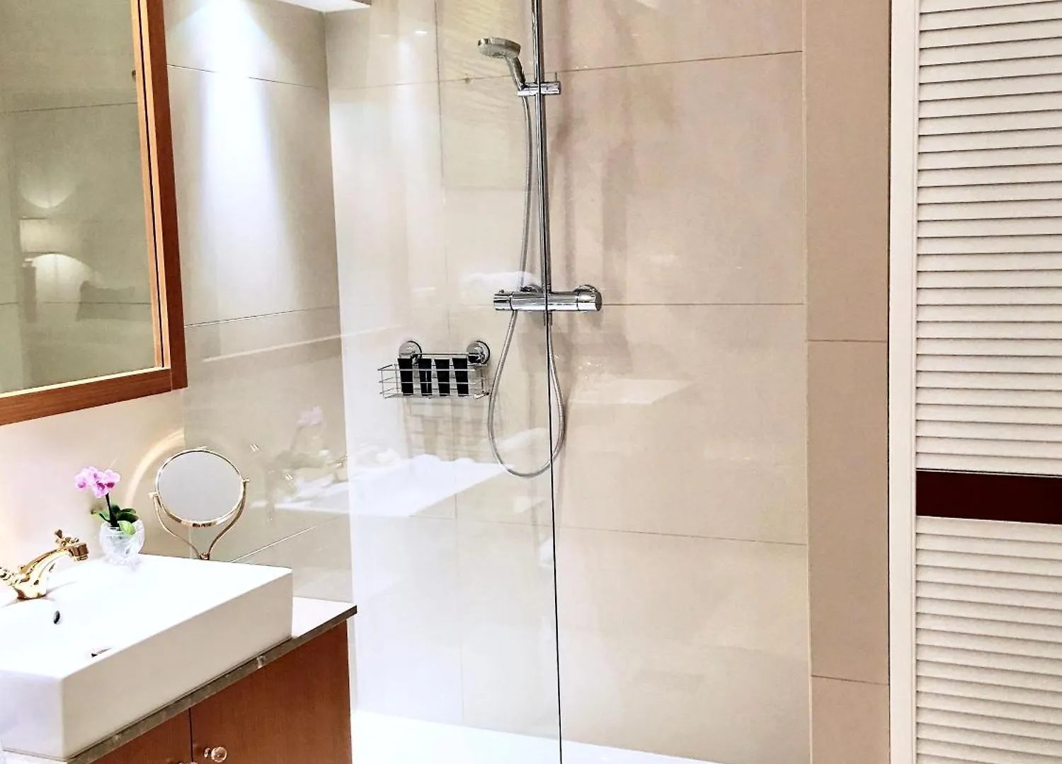 Luxury Apartments Mondrian Market Square III ワルシャワ 0*,