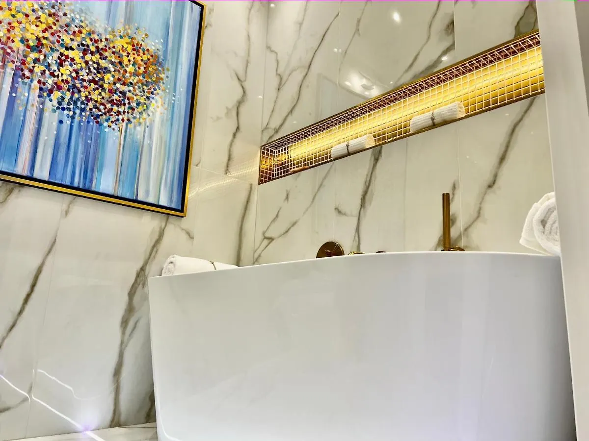 Luxury Apartments Mondrian Market Square III Varsovia Apartahotel