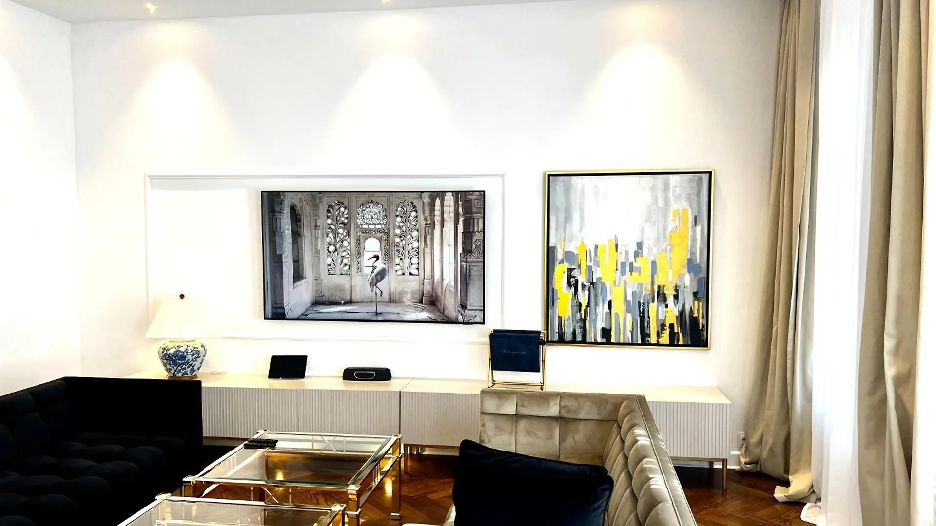 Luxury Apartments Mondrian Market Square III Varsovia Apartahotel
