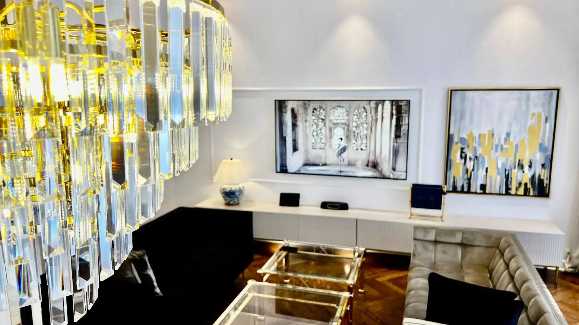 Luxury Apartments Mondrian Market Square III Varsovia Apartahotel