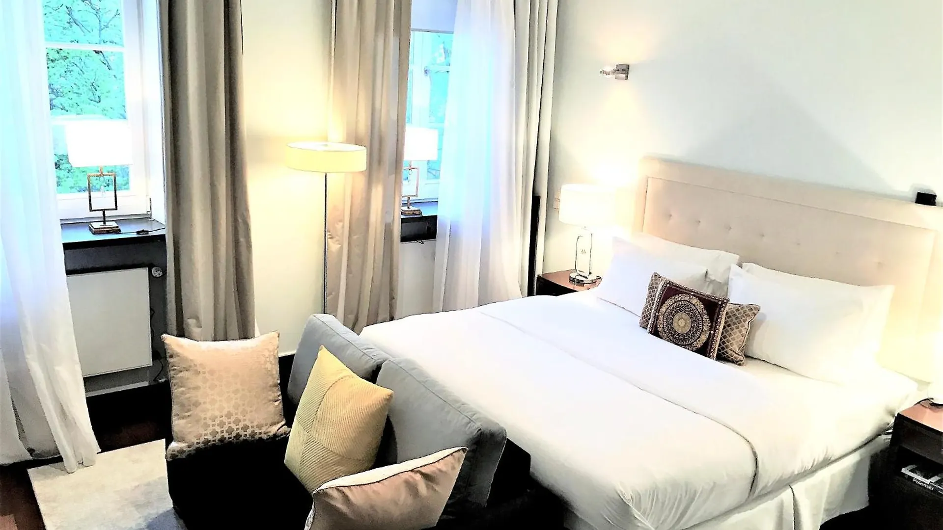 Luxury Apartments Mondrian Market Square III Varsovia 0*,