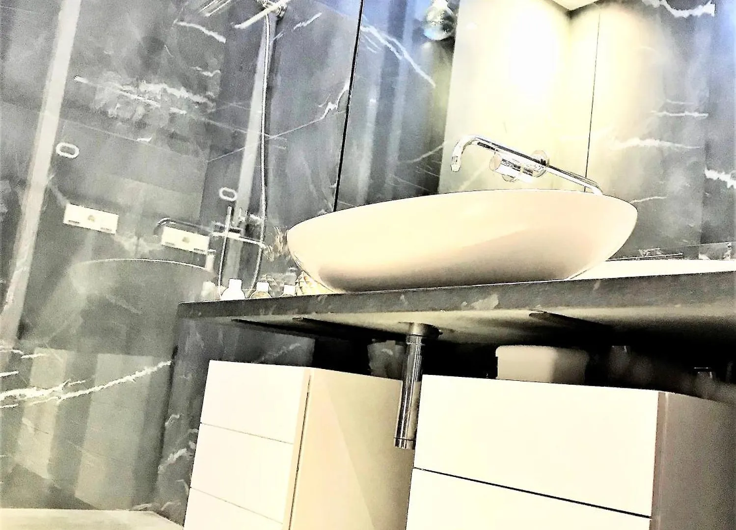 Luxury Apartments Mondrian Market Square III Varsovia Apartahotel