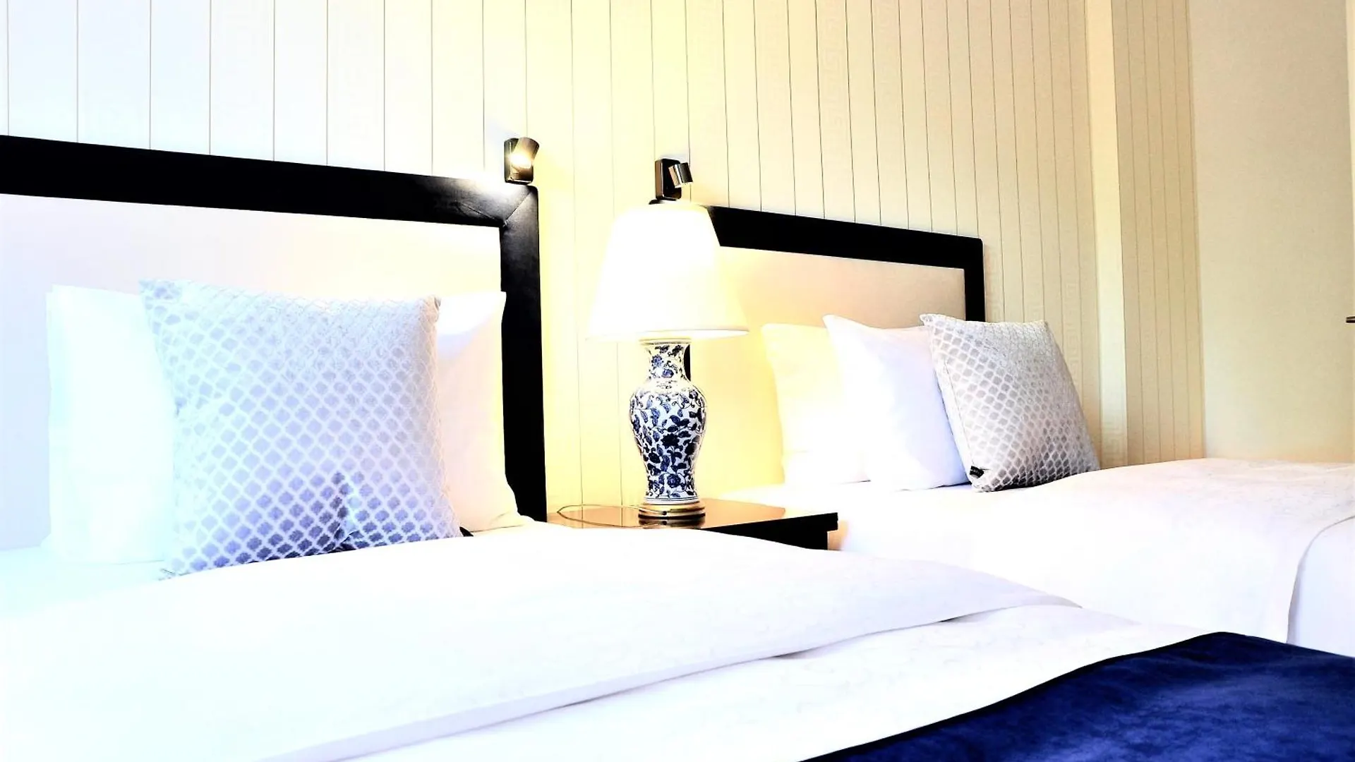Luxury Apartments Mondrian Market Square III Varsovia