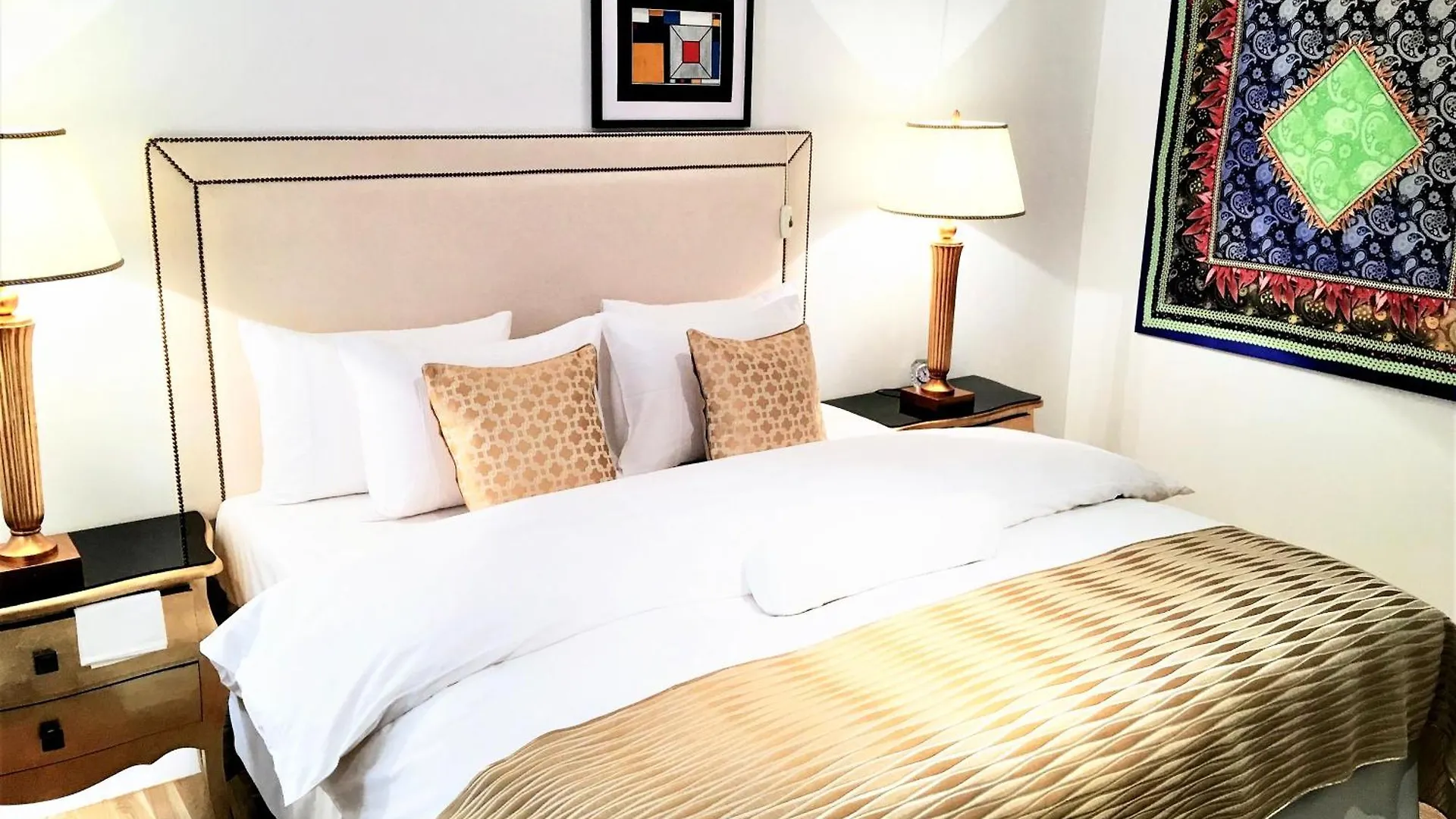 Luxury Apartments Mondrian Market Square III Varsovia